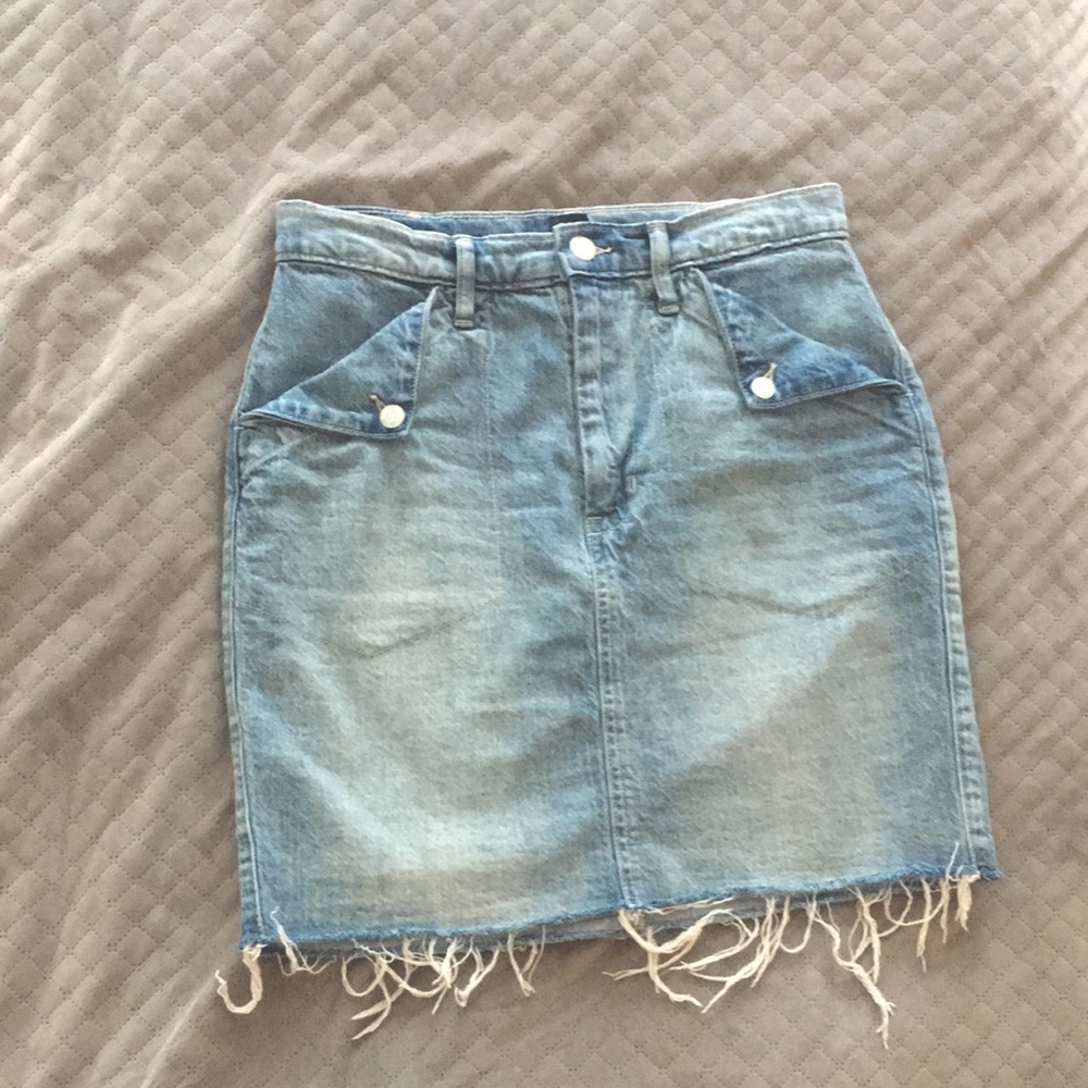 Flattering high-waist jean skirt